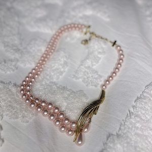 🔥VINTAGE 🔥 TRIFARI gold tone faux pink pearl asymmetrical design necklace